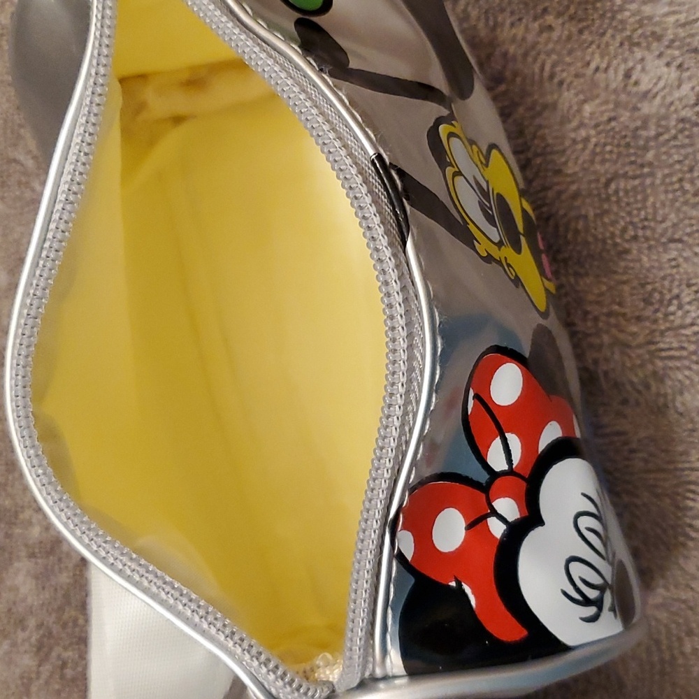 Disney Characters silver crossbody bag with removable strap NEW - Picture 5 of 6